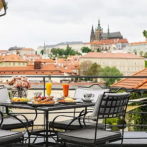Four Seasons 5* Praga